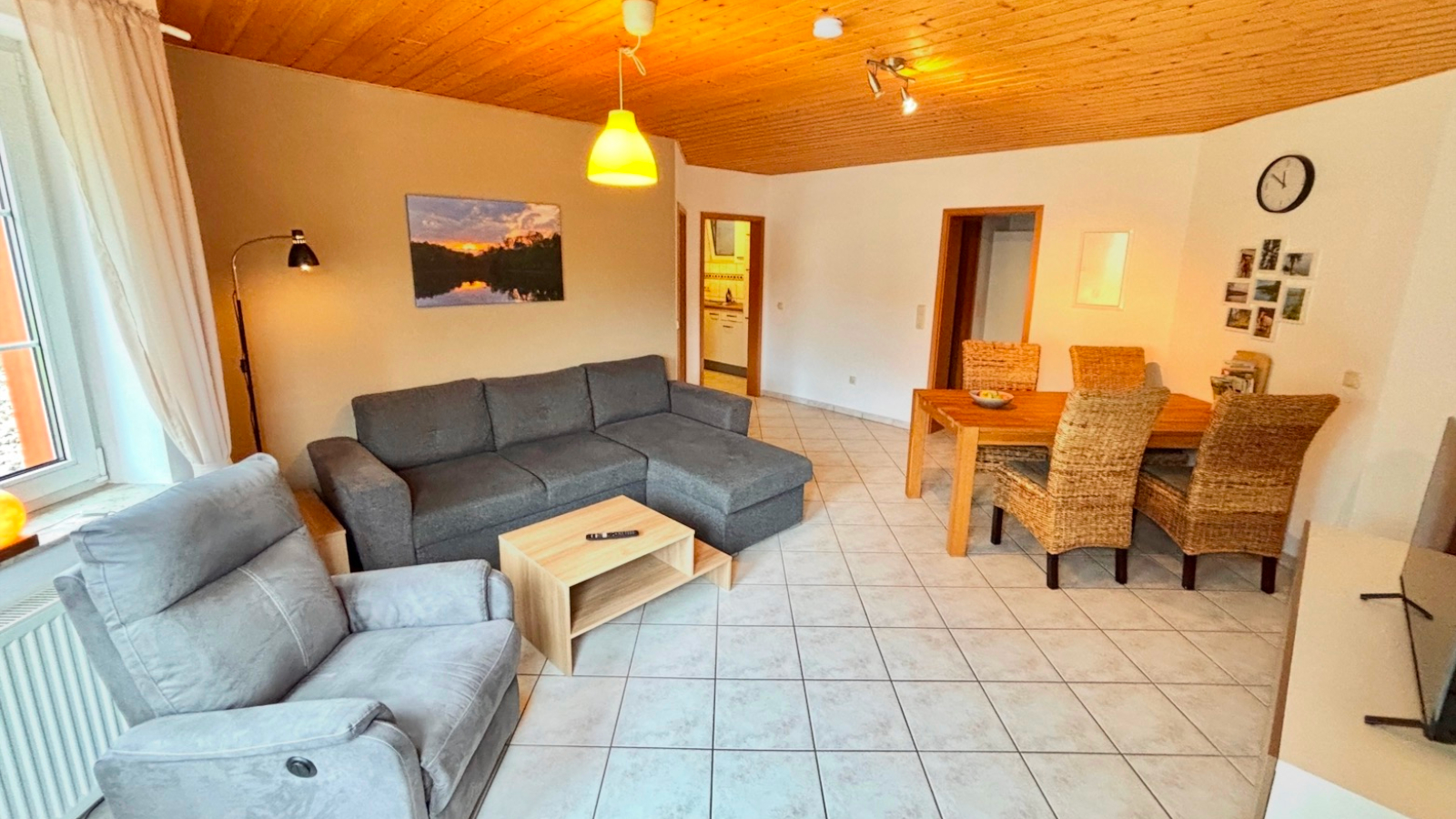 Wohnzimmer mit gemütlicher Sitzecke